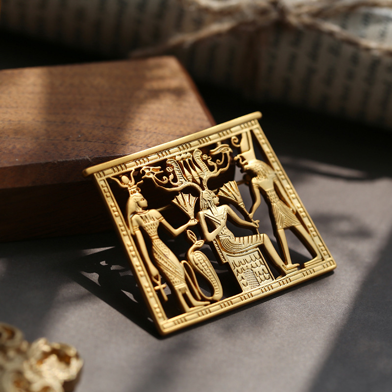 Broche clásico con insignias d - Men Accessories Egypt reseña y precio